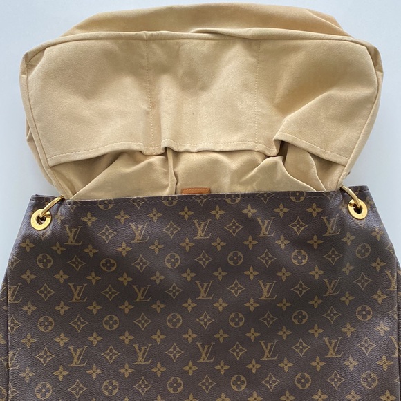 Louis Vuitton Bag - Picture 11 of 17